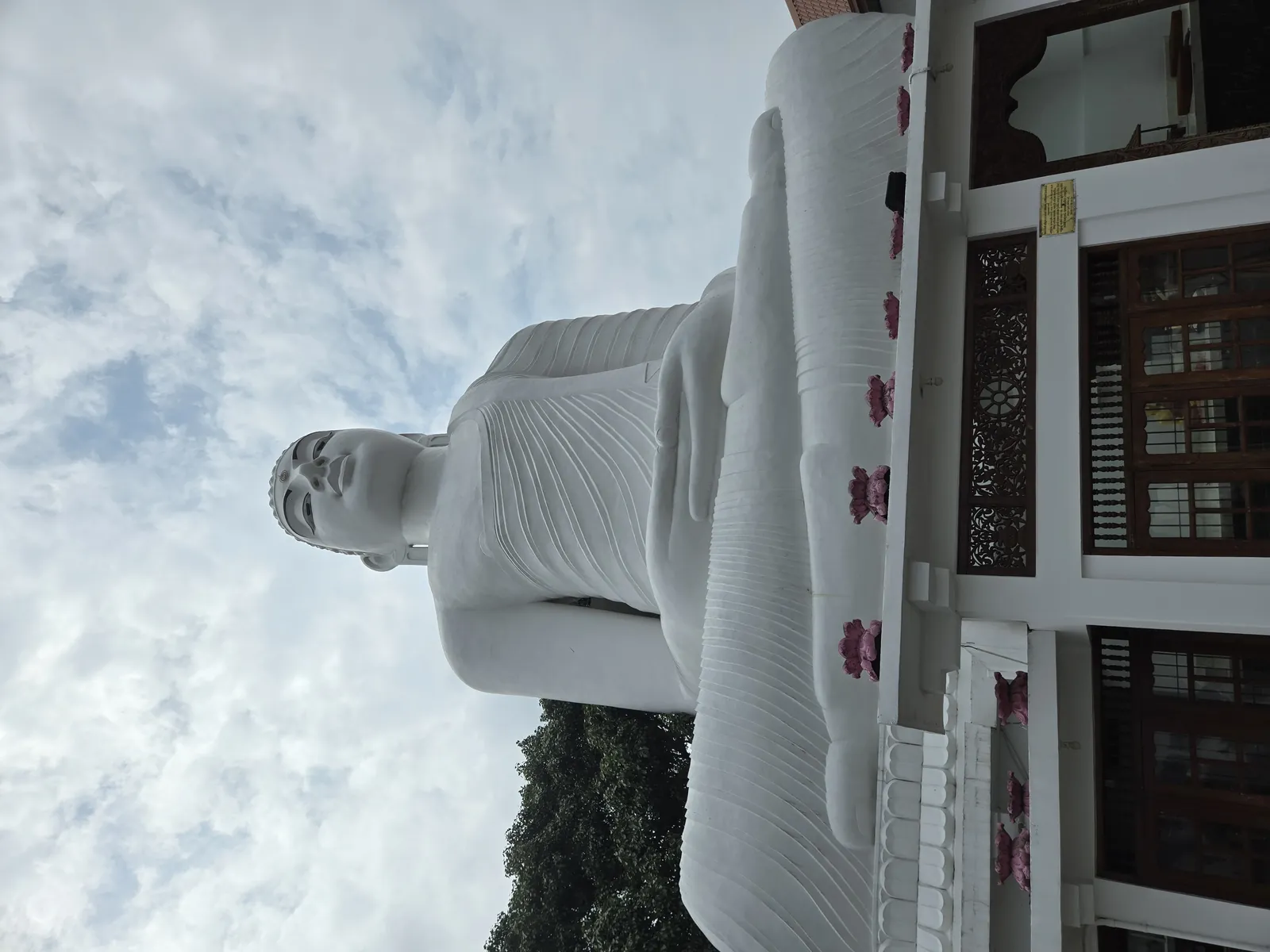 Statue de Bouddha blanc